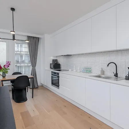 Inqse Centre Aparthotel 4*