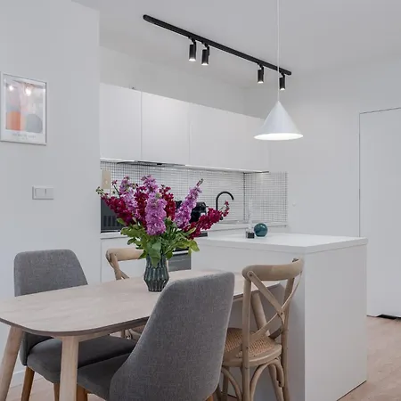 Aparthotel Inqse Centre 4*